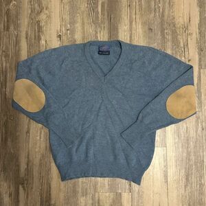 Vintage Pendleton 100% Lambswool Elbow Patch V Neck Sweater Size Medium